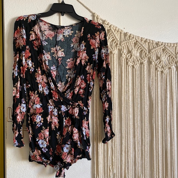 F21 Romper - Picture 1 of 4